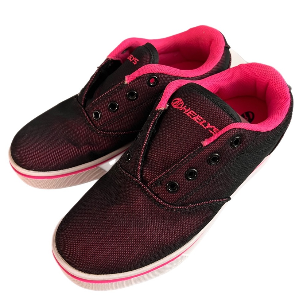 NWOT Girls Heelys Black and Pink Shoes youth Size 3